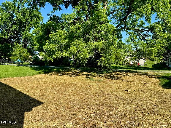 5th image of 1609 E Millard St