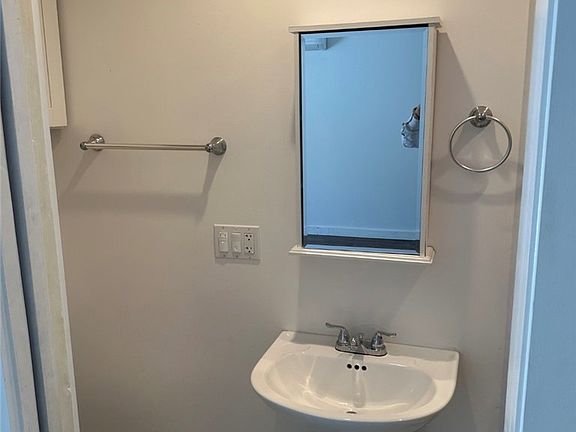 4th image of 2174 N Beverly Glen Blvd