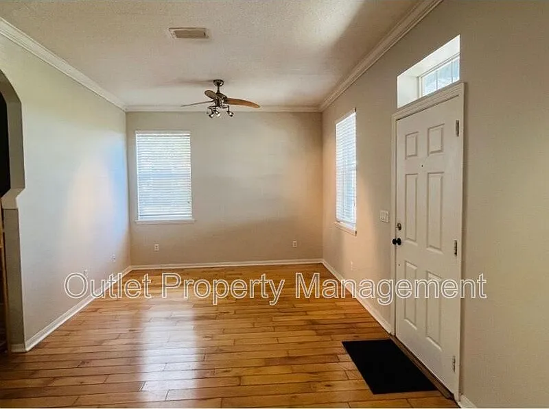4 bed, 2.5 bath, 1983 sqft, $2,325 — Photo 3