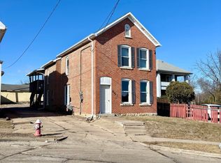 821 W 8th St, Dubuque, IA 52001