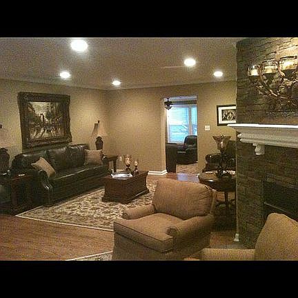 3rd image of 458 Claremoor Ave
