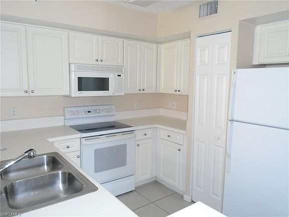 3rd image of 1160 Wildwood Lakes Blvd #9-101