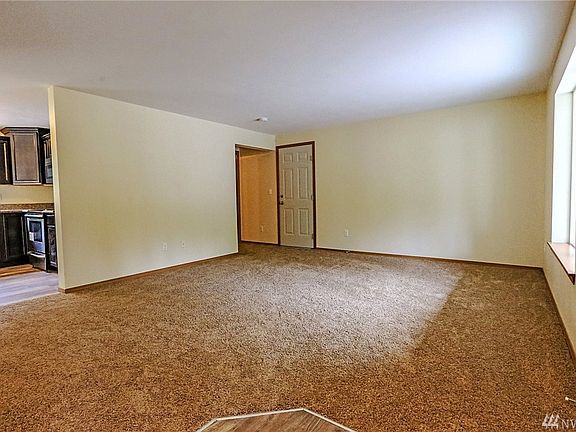 4th image of 13908 136th St Ct N