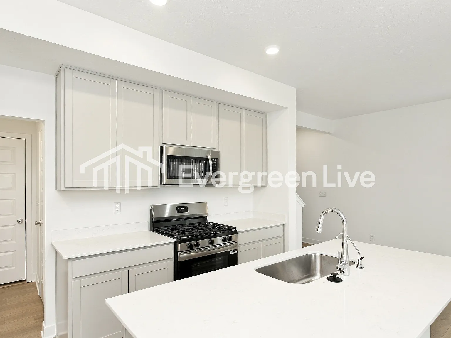 3 bed, 2.5 bath, 1703 sqft, $1,990 — Photo 4
