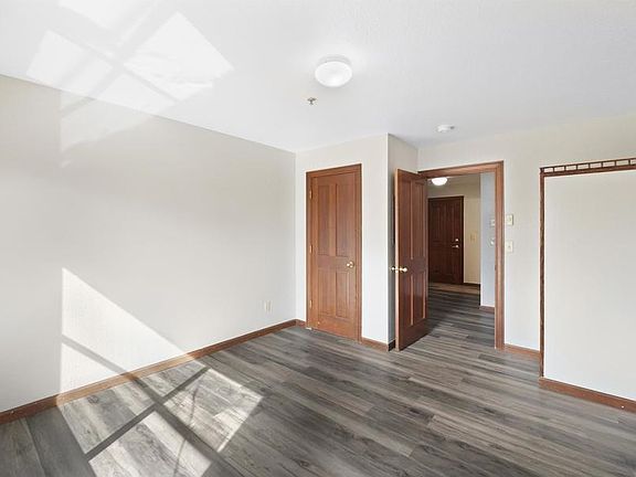4th image of 403 1/2 Garfield St S APT 6