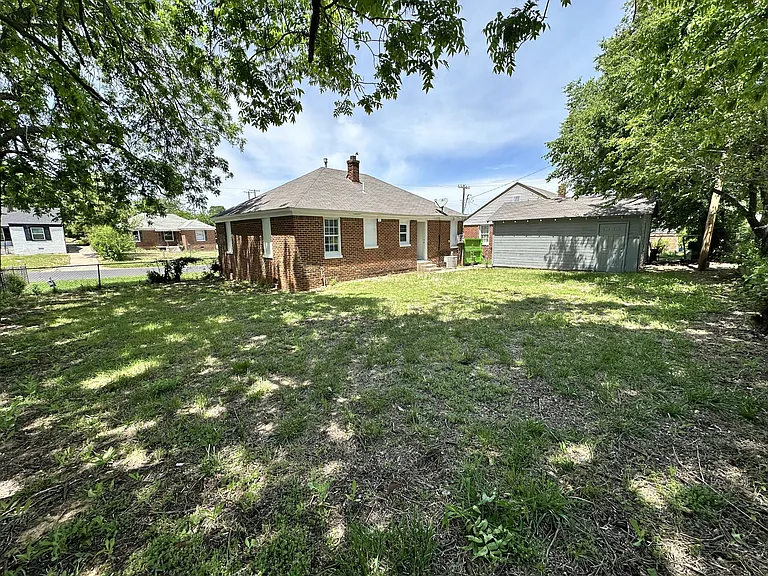 2300 Granada Blvd — Photo 13