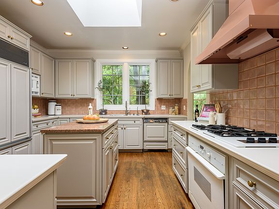 5th image of 525 Hurlingham Ave