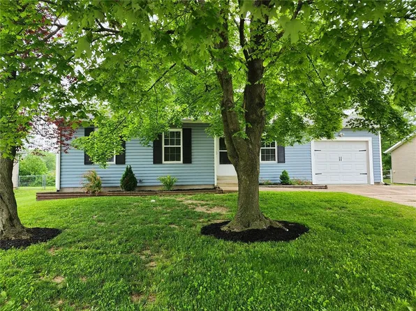 1908 Winter Hill Dr, O'Fallon, MO 63366