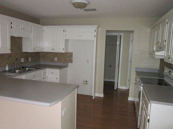4th image of 102 Dawn Ct