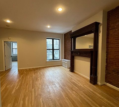 3rd image of 322 W 101st St APT 7