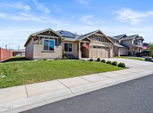 907 Magnum Ave, Moxee, WA 98936