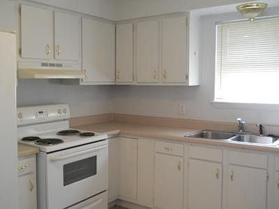2nd image of 719 SW 49th St