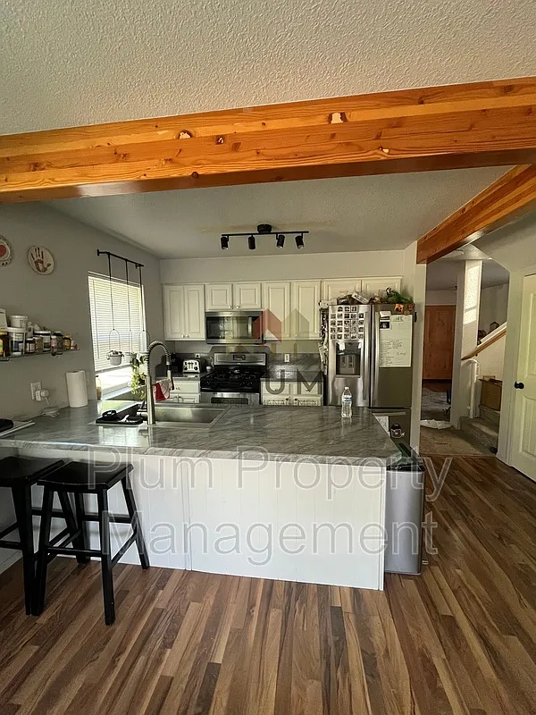 3 bed, 2.0 bath, 1408 sqft, $2,850 — Photo 2