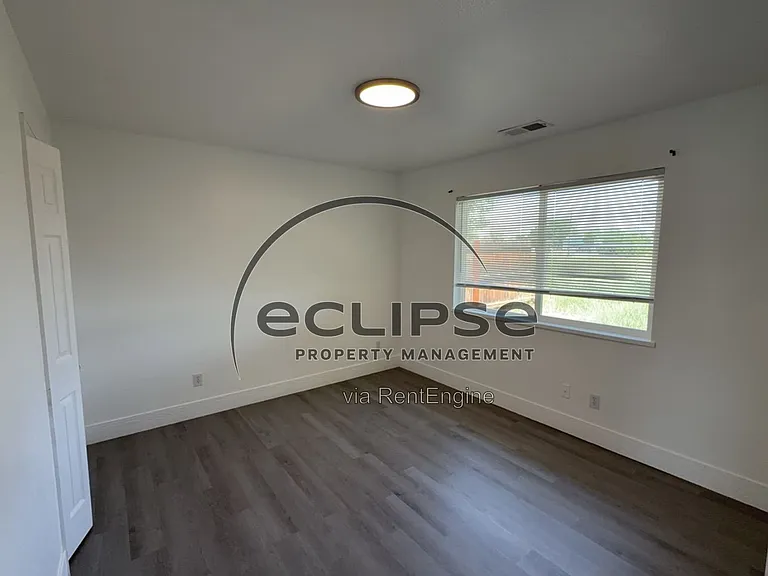 560 Huntington Point Ln — Photo 25