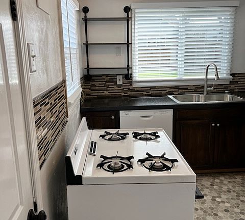 4th image of 484 River Loop 1