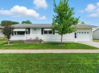 811 3rd St, Scotland, SD 57059