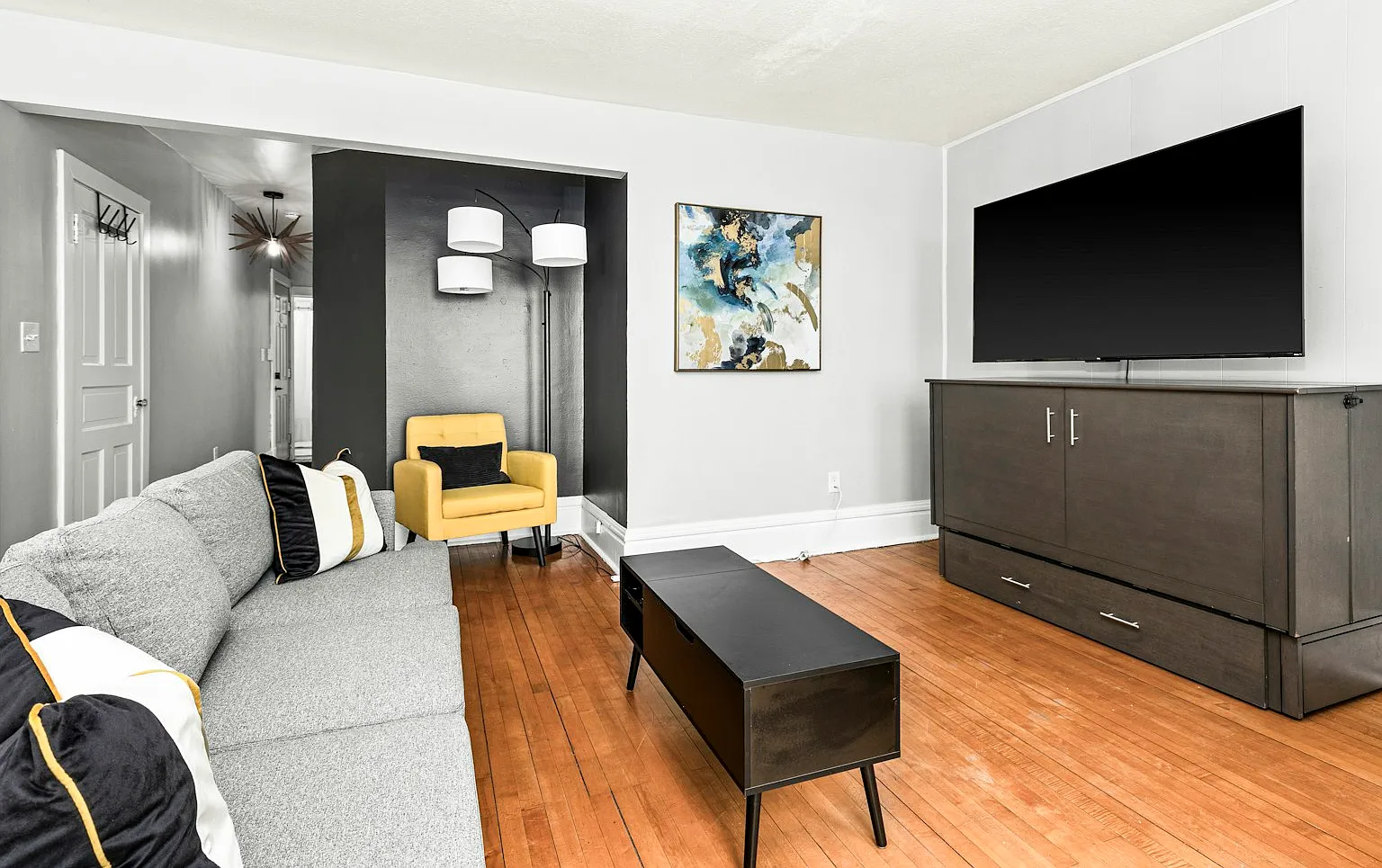 209 East 3rd Street, Unit 211 Upper — Photo 3