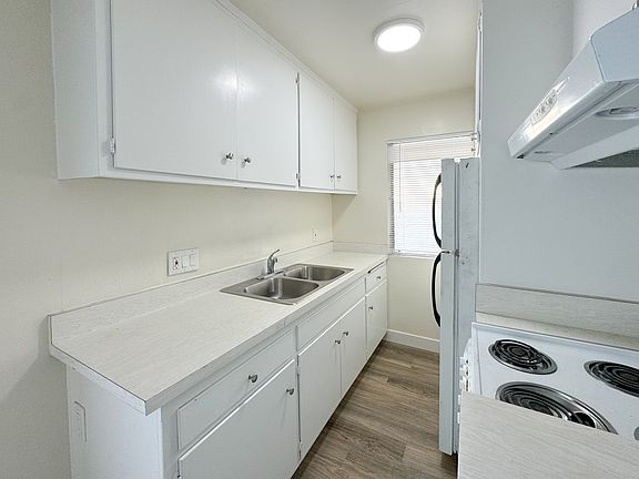 4th image of 3070 Landis St APT 8