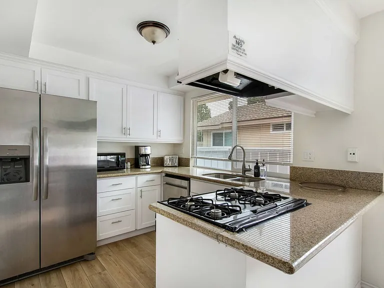 405 Nobel Ave #C — Photo 2