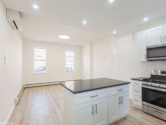 4th image of 19 Denton Pl #1F