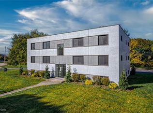 1673 Southbend Dr #6, Rocky River, OH 44116