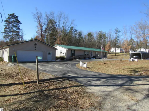 1662 Pontiac Trl, West Branch, MI 48661