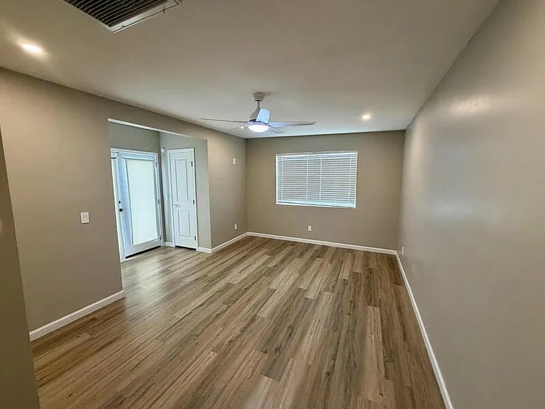 2029 W Adams St — Photo 11