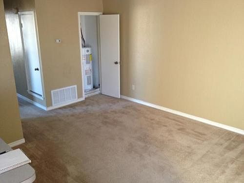 3rd image of 313 Queens Ct S APT A