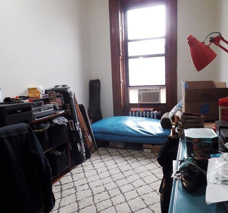 2nd image of 124 W 74th St APT 4F