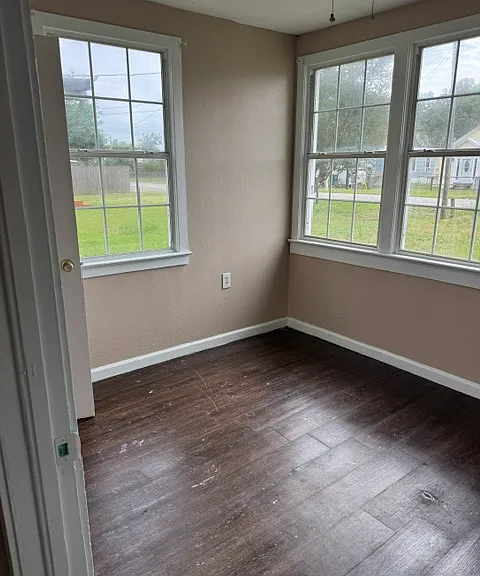 2503 Scott Ave — Photo 10