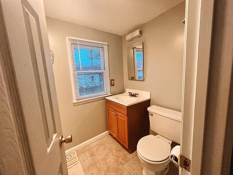 300 Augusta St — Photo 16