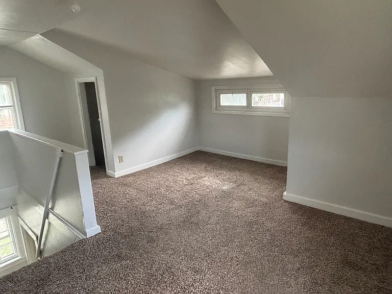 705 N Lloyd St — Photo 4