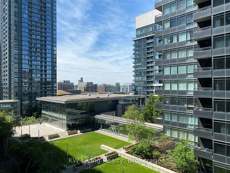 4K Spadina Ave #702 — Photo 22