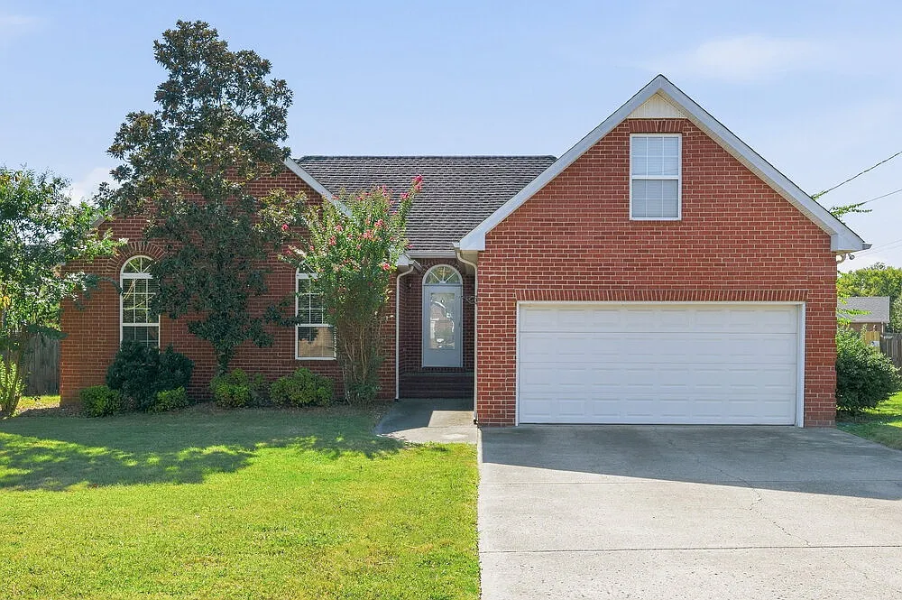 3 bed, 2.0 bath, 1711 sqft, $2,185 — Photo 1
