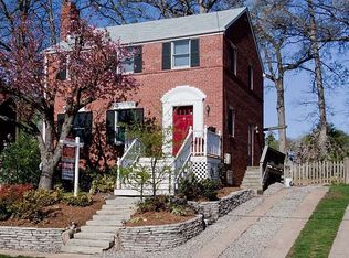 940 N Livingston St, Arlington, VA 22205
