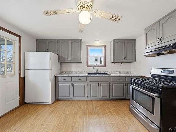 3rd image of 795 Mineral Springs Rd