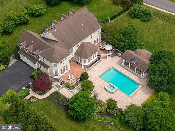 4th image of 10130 Sycamore Hollow Ln
