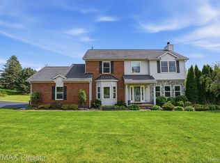 5500 Irene Blvd, White Lake, MI 48383