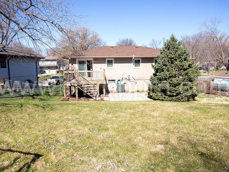 6711 S 75th Ave — Photo 30