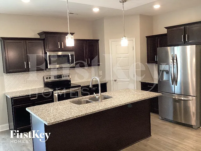 103 Lucerne Ln — Photo 5