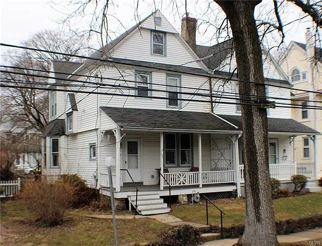 133 W Ashland St photo 1