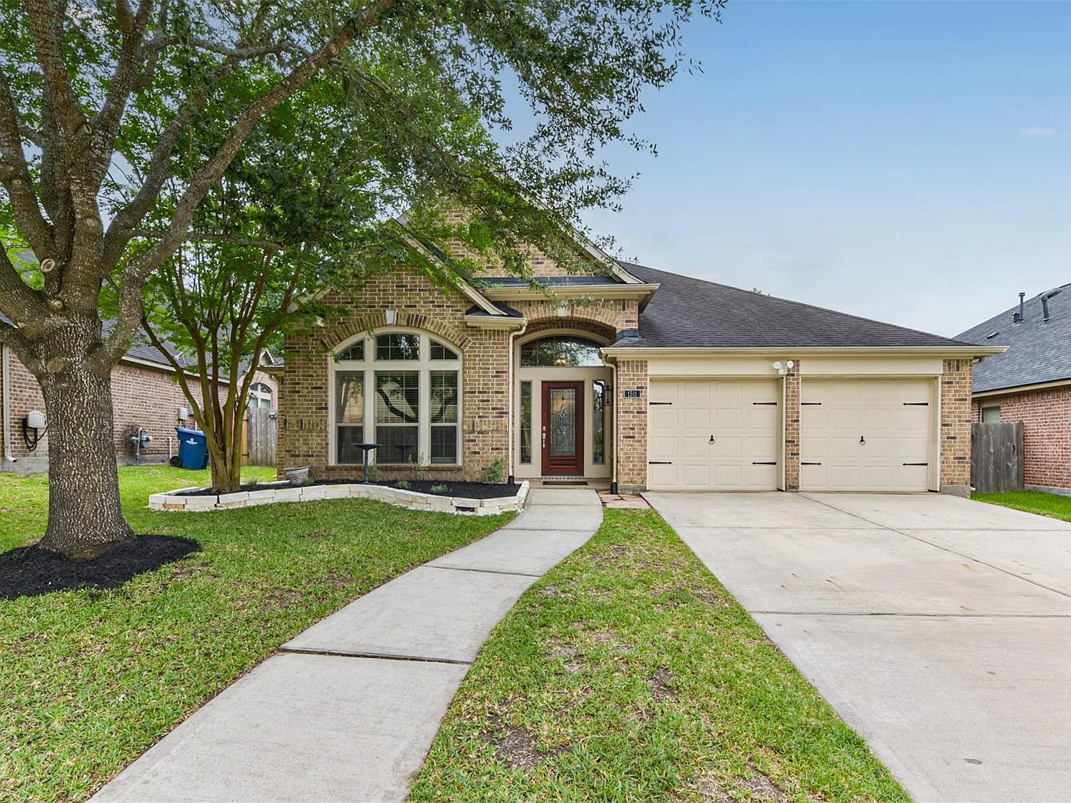 4 bed, 3.0 bath, 2964 sqft, $2,800 — Photo 1