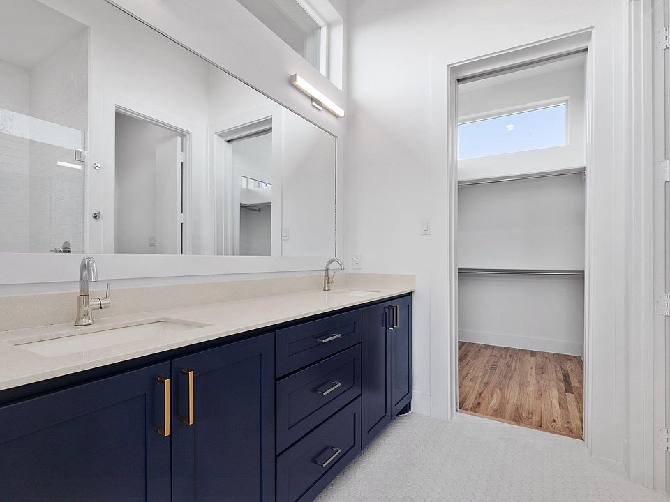 1st image of 5915 Hudson St #102