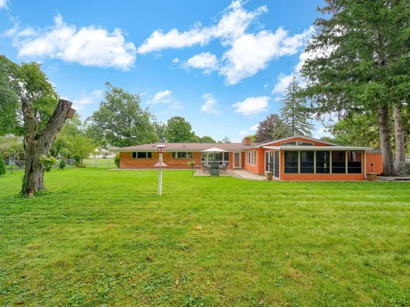 1241 E Oregon Rd, Adrian, MI 49221