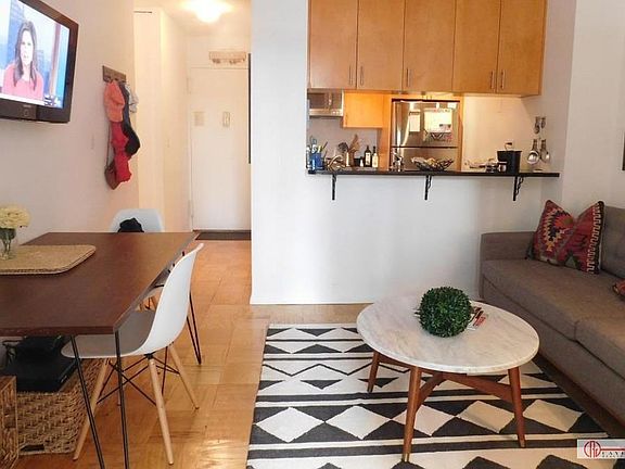 4th image of 200 E 72nd St APT 20A