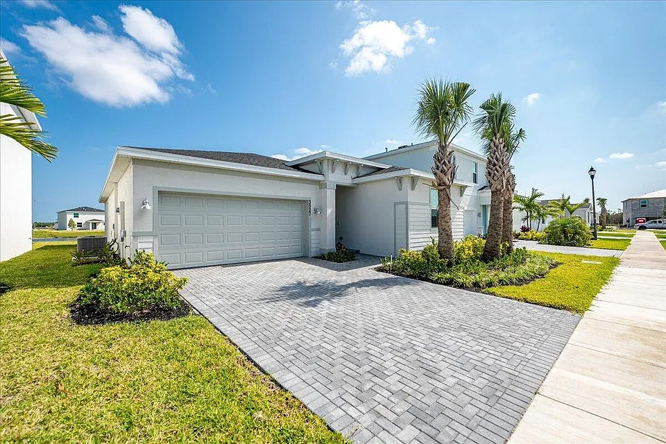 4 bed, 2.0 bath, $2,600 — Photo 2