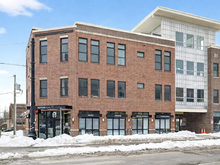 116 E 3rd St — Photo 2