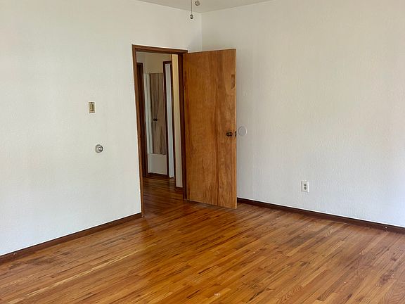 5th image of 4819 Gardena Ave