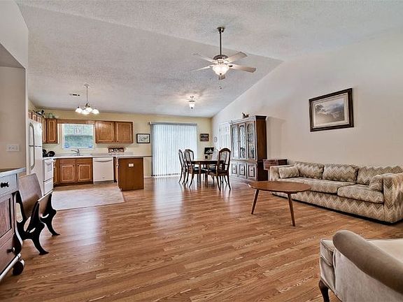 4th image of 7 Plymouth Dr