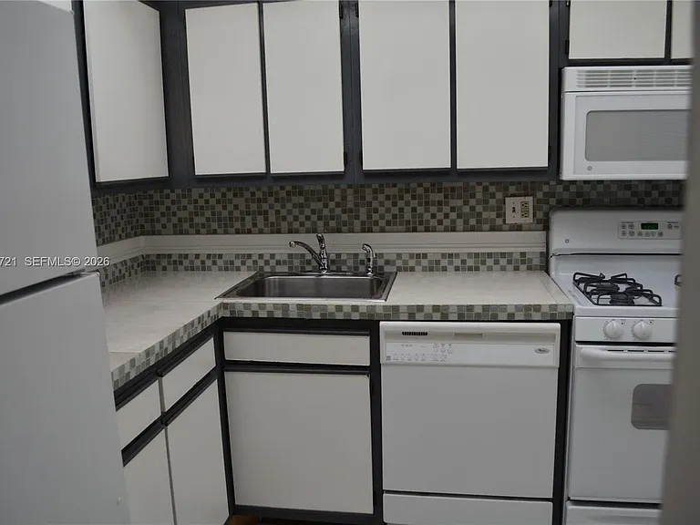 13100 SW 92nd Ave #Penthouse A-13 — Photo 6